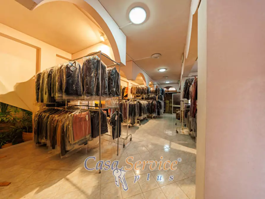 Immagine 13 di Laboratorio in vendita  in Via Martiri d'Ungheria a Ugento