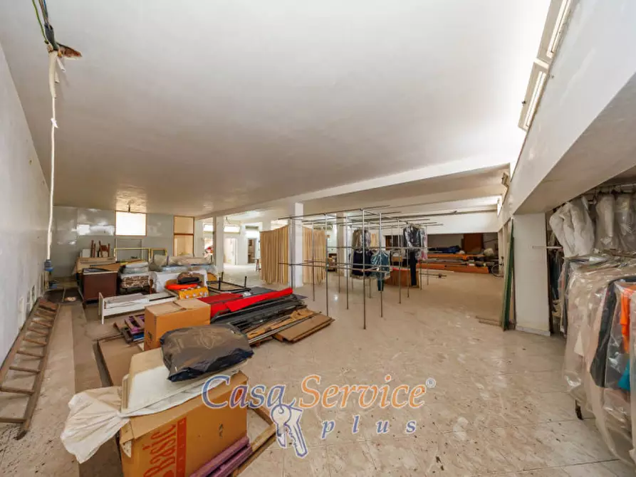 Immagine 23 di Laboratorio in vendita  in Via Martiri d'Ungheria a Ugento