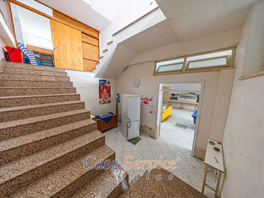 Immagine 38 di Laboratorio in vendita  in Via Martiri d'Ungheria a Ugento