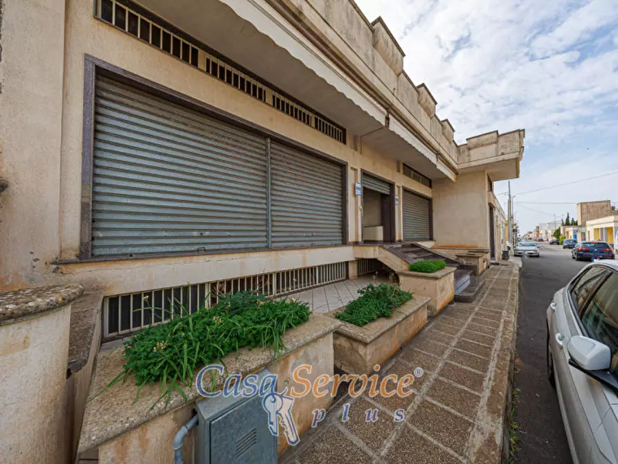 Immagine 41 di Laboratorio in vendita  in Via Martiri d'Ungheria a Ugento