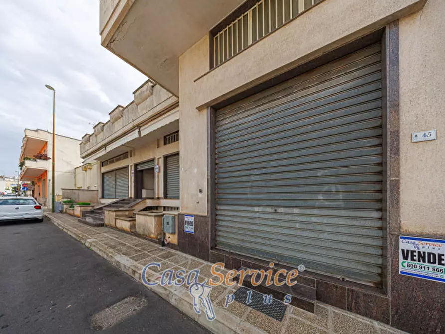 Immagine 42 di Laboratorio in vendita  in Via Martiri d'Ungheria a Ugento