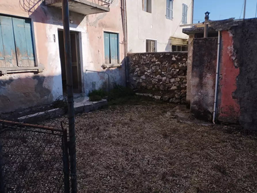 Immagine 17 di Rustico / casale in vendita  a Schio