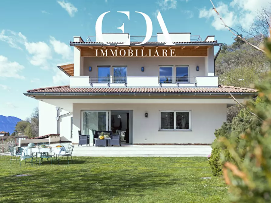 Immagine 1 di Villa in vendita  in via torricelle a Trento