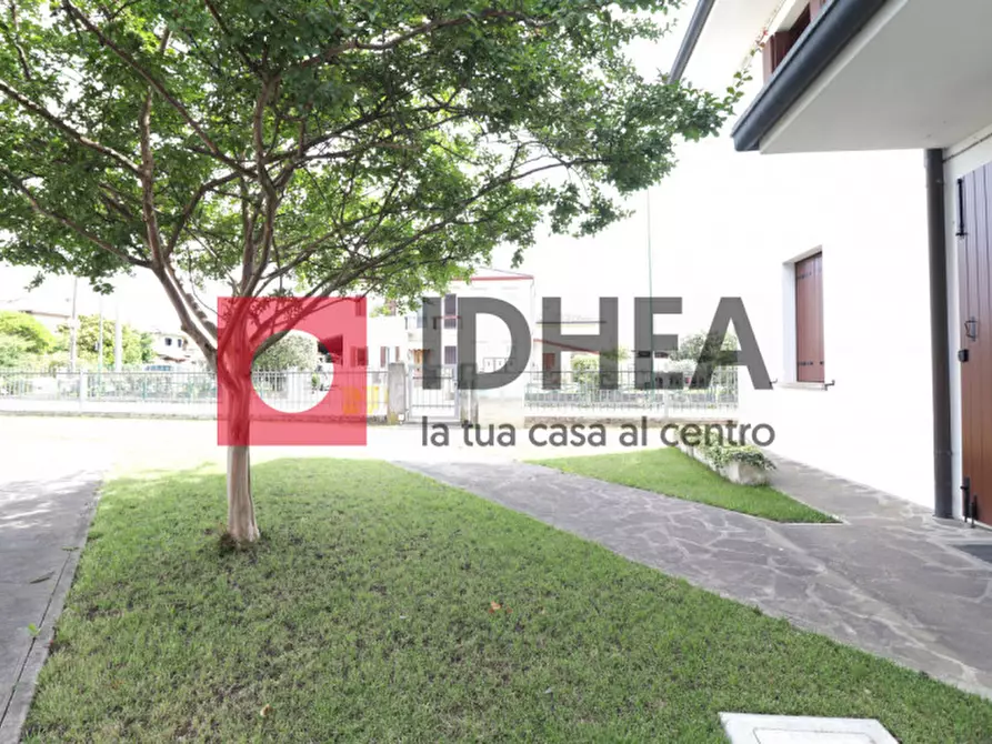 Immagine 1 di Casa bifamiliare in affitto  in Via Monte Grappa a Villorba