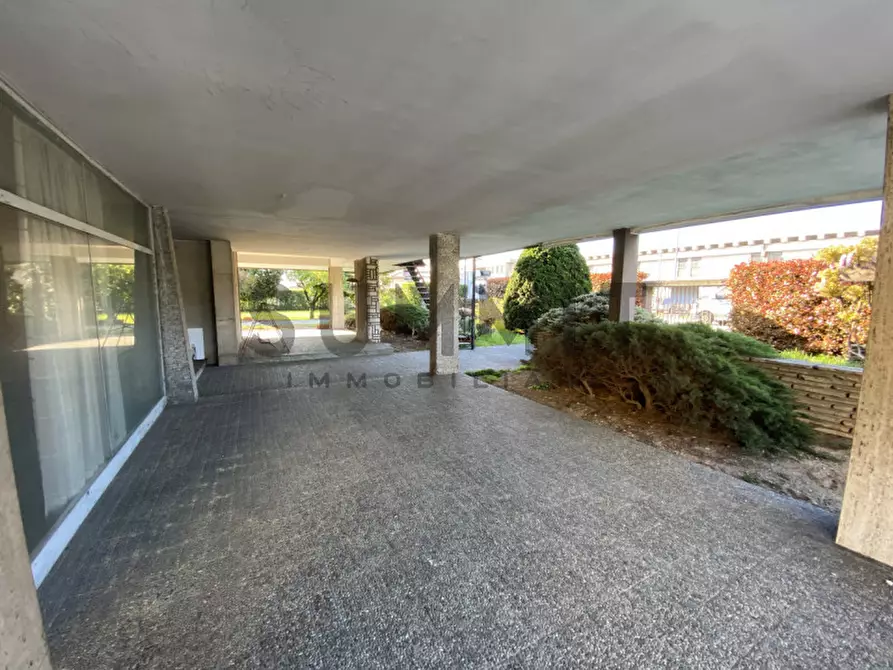 Immagine 17 di Villa in vendita  a Schio