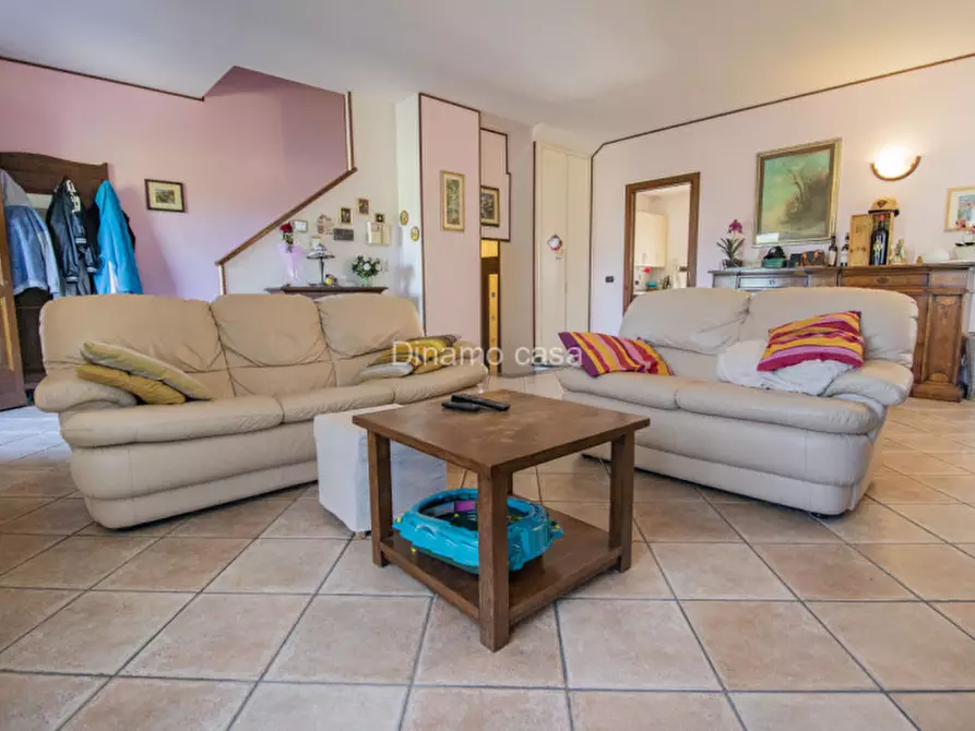 Immagine 1 di Casa indipendente in vendita  a Prato