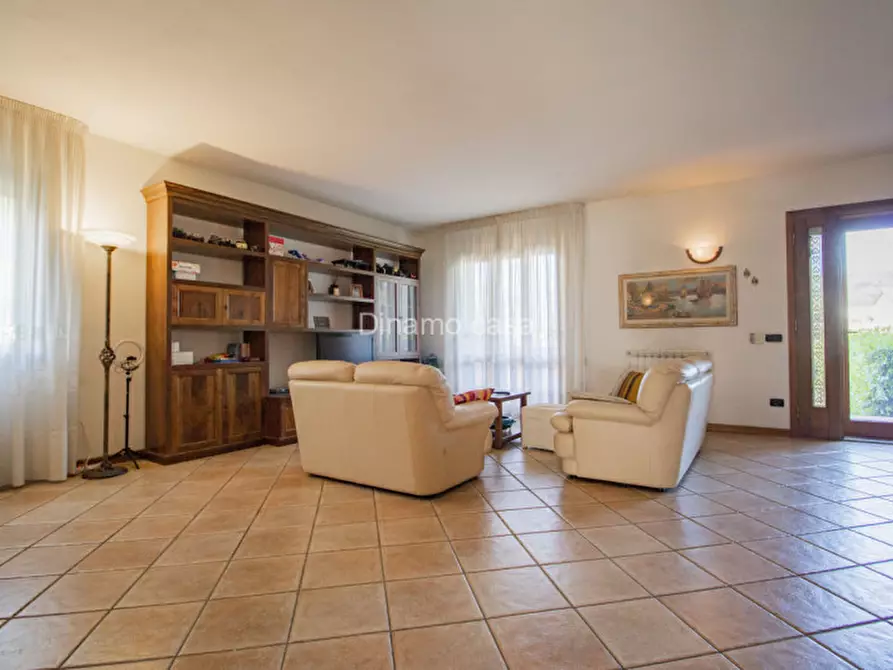 Immagine 2 di Casa indipendente in vendita  a Prato