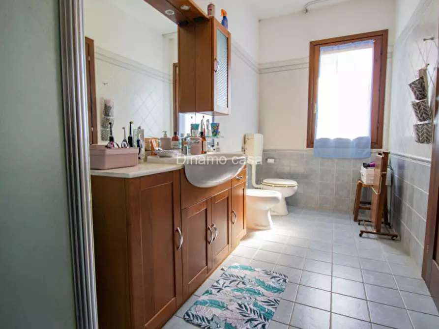 Immagine 10 di Casa indipendente in vendita  a Prato