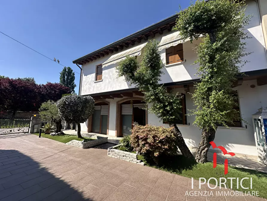 Immagine 1 di Casa bifamiliare in vendita  in Via Guglielmo Marconi a Massanzago