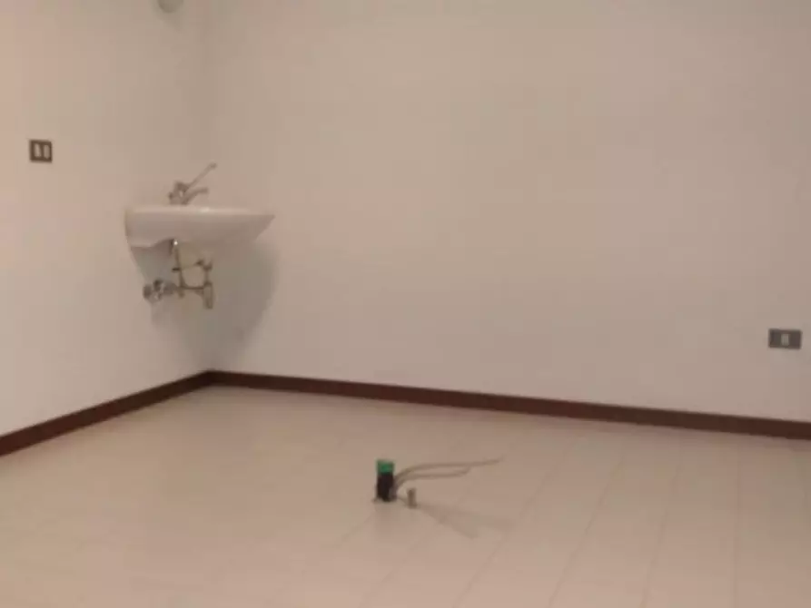 Immagine 4 di Ufficio in vendita  a Anguillara Veneta
