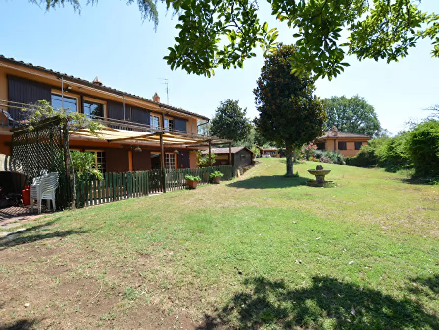 Immagine 2 di Villa in vendita  in Via Clarice Tartufari 161 a Roma