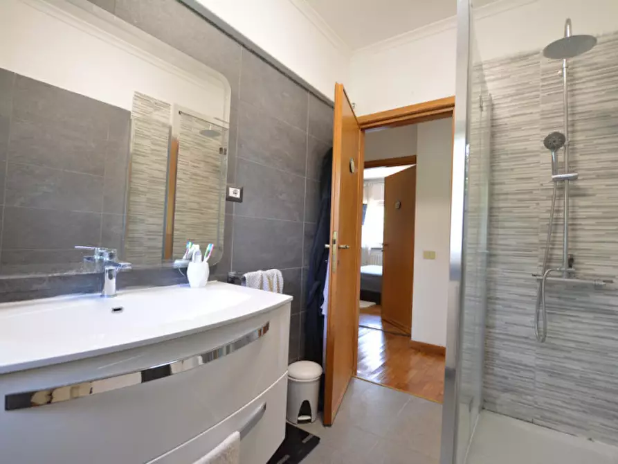 Immagine 43 di Villa in vendita  in Via Clarice Tartufari 161 a Roma