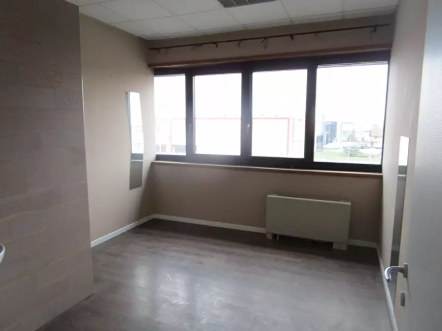 Immagine 7 di Ufficio in affitto  in Via Volta a Limena