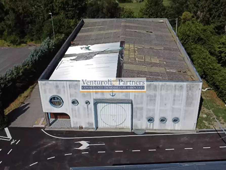 Immagine 2 di Negozio in vendita  in Via Verona a Sirmione