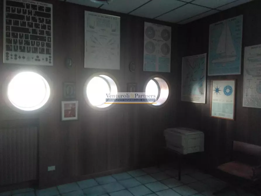 Immagine 9 di Negozio in vendita  in Via Verona a Sirmione