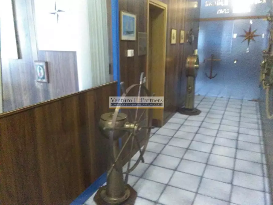 Immagine 10 di Negozio in vendita  in Via Verona a Sirmione