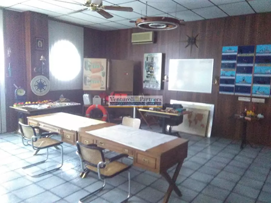 Immagine 11 di Negozio in vendita  in Via Verona a Sirmione