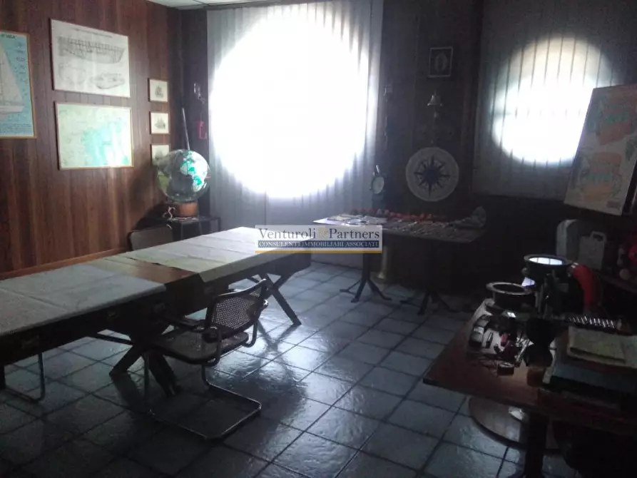 Immagine 13 di Negozio in vendita  in Via Verona a Sirmione