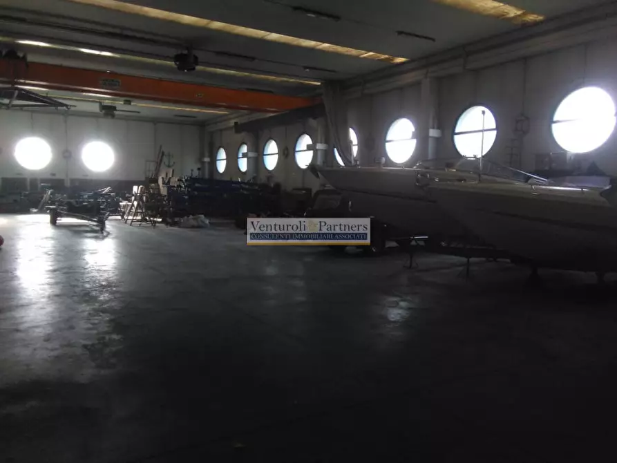 Immagine 14 di Negozio in vendita  in Via Verona a Sirmione