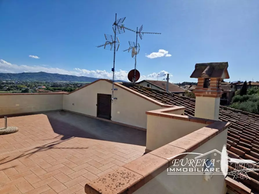 Immagine 11 di Appartamento in vendita  in via roma 152 a Castiglione Del Lago