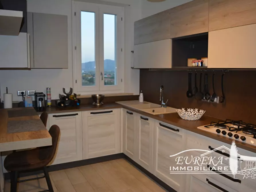 Immagine 37 di Appartamento in vendita  in via roma 152 a Castiglione Del Lago