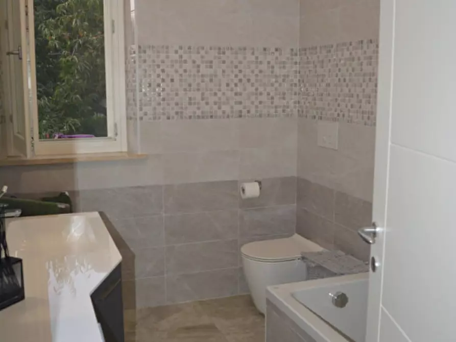 Immagine 43 di Appartamento in vendita  in via roma 152 a Castiglione Del Lago