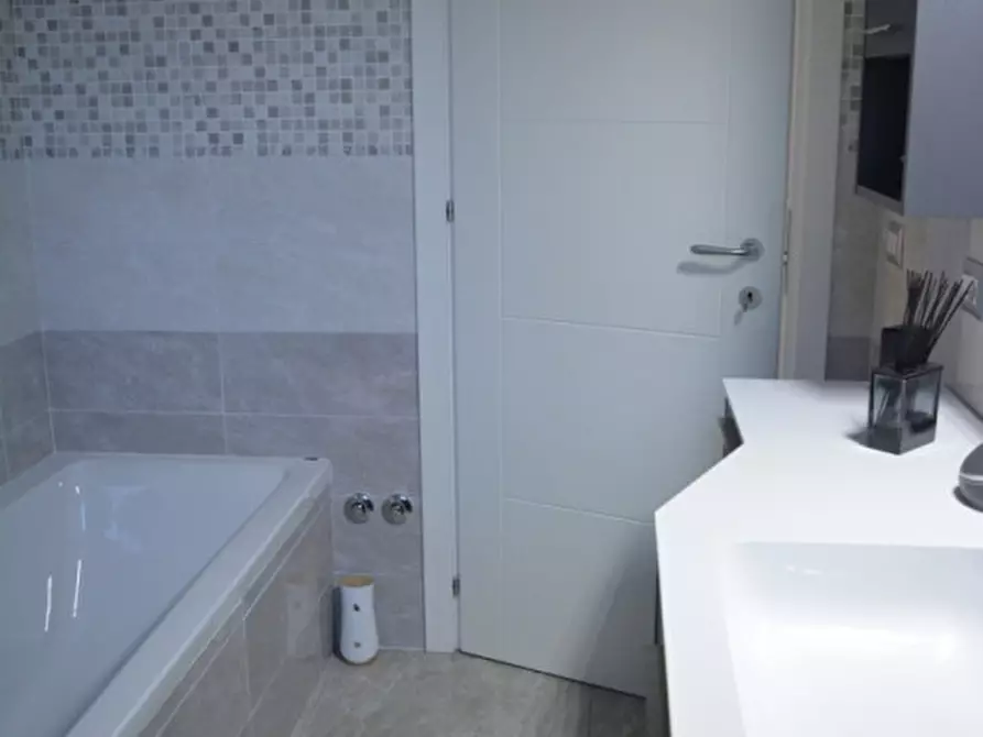 Immagine 44 di Appartamento in vendita  in via roma 152 a Castiglione Del Lago