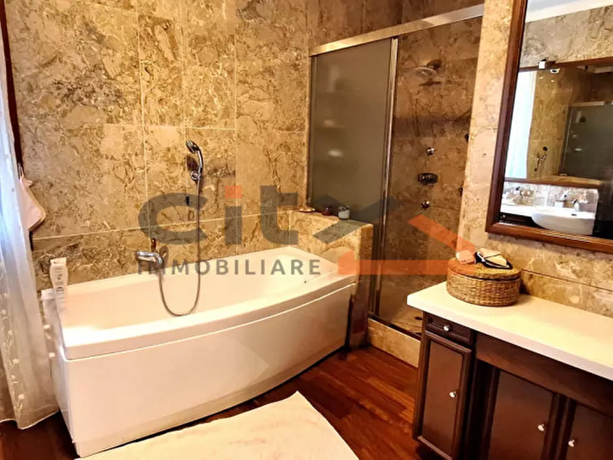 Immagine 13 di Casa indipendente in vendita  a Bassano Del Grappa