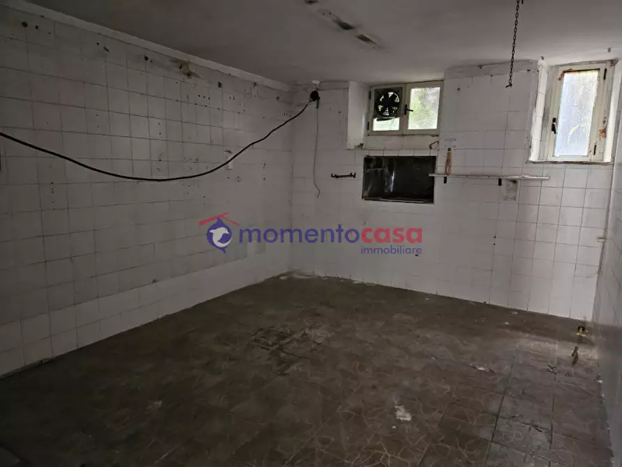 Immagine 4 di Negozio in vendita  in via del torrione a Reggio Di Calabria