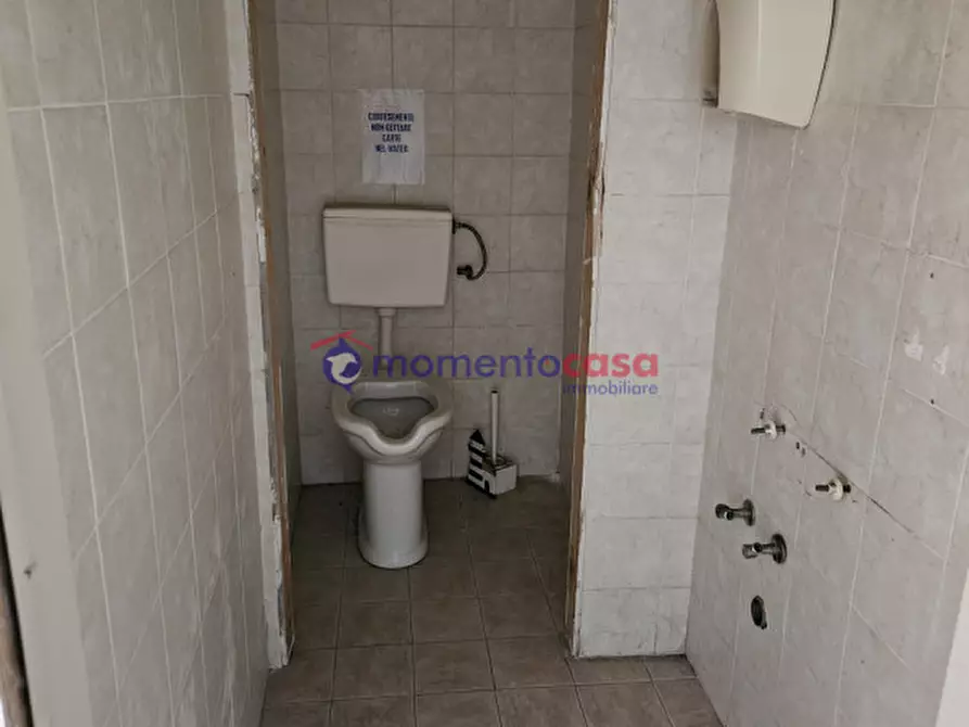 Immagine 6 di Negozio in vendita  in via del torrione a Reggio Di Calabria