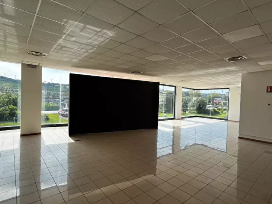 Immagine 2 di Negozio in vendita  in strada vecchia del pinocchio 31 a Ancona