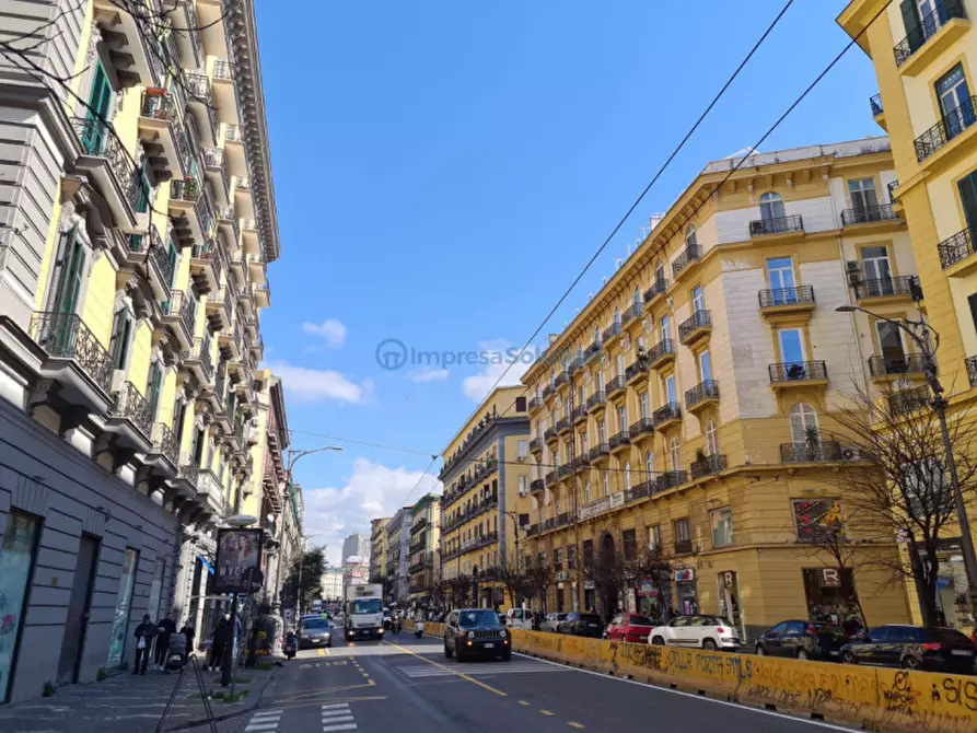Immagine 3 di Appartamento in vendita  in Corso Umberto I a Napoli