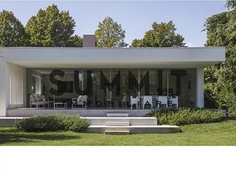 Immagine 2 di Terreno in vendita  a Schio