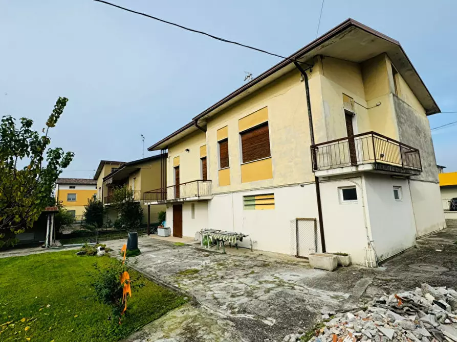 Immagine 3 di Villa in vendita  in ENRICO FERMI a Calvisano