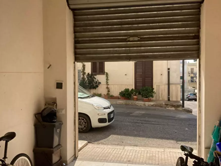 Immagine 1 di Garage in vendita  in Via Antonio Sciesa a Ceglie Messapico