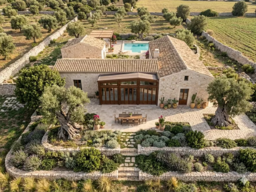 Immagine 2 di Casa indipendente in vendita  a Modica