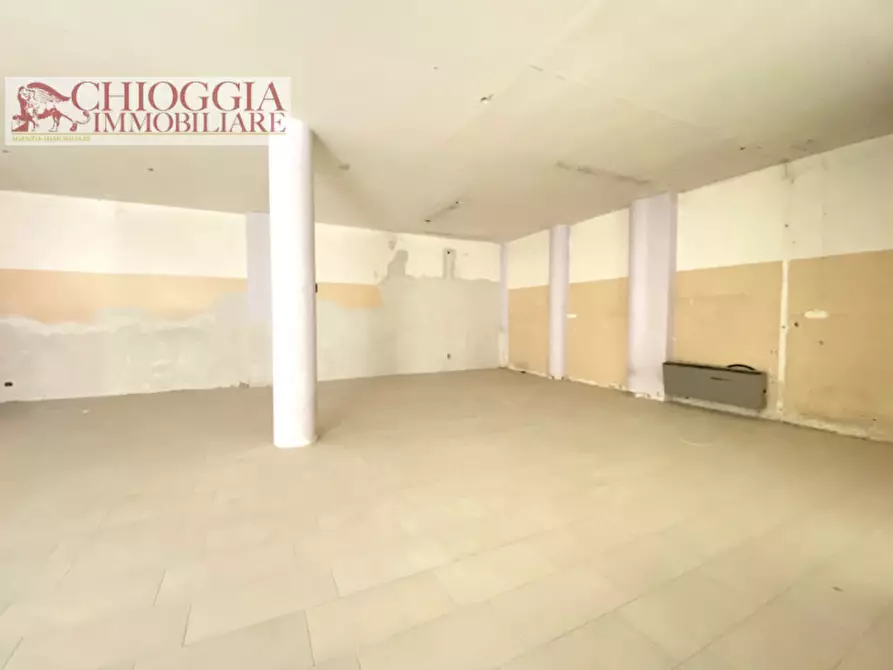 Immagine 2 di Negozio in affitto  in Via Marco Polo a Chioggia