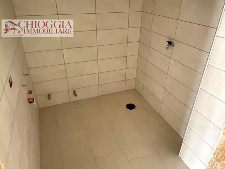 Immagine 5 di Negozio in affitto  in Via Marco Polo a Chioggia