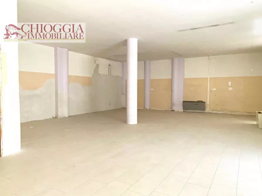 Immagine 7 di Negozio in affitto  in Via Marco Polo a Chioggia