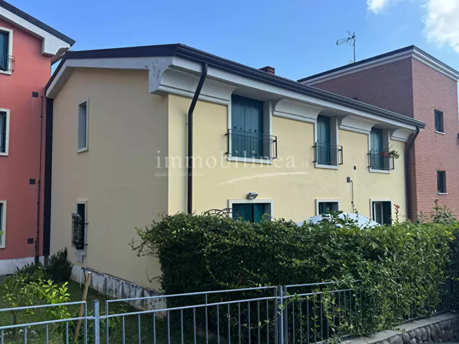 Immagine 3 di Appartamento in vendita  in via cavalline 50 a Cavaion Veronese