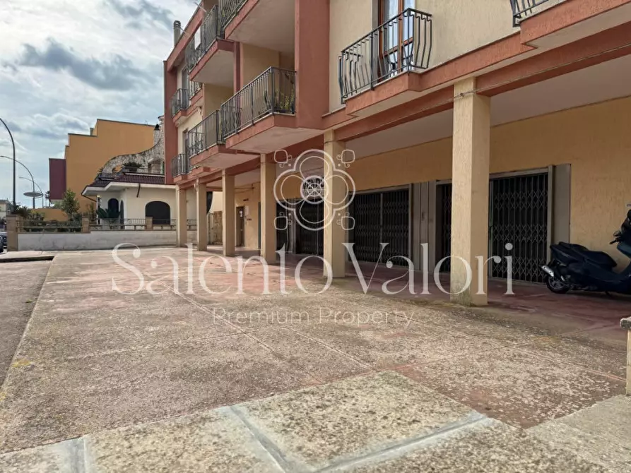 Immagine 2 di Attività commerciale in vendita  in Piazzetta Terranova a Parabita