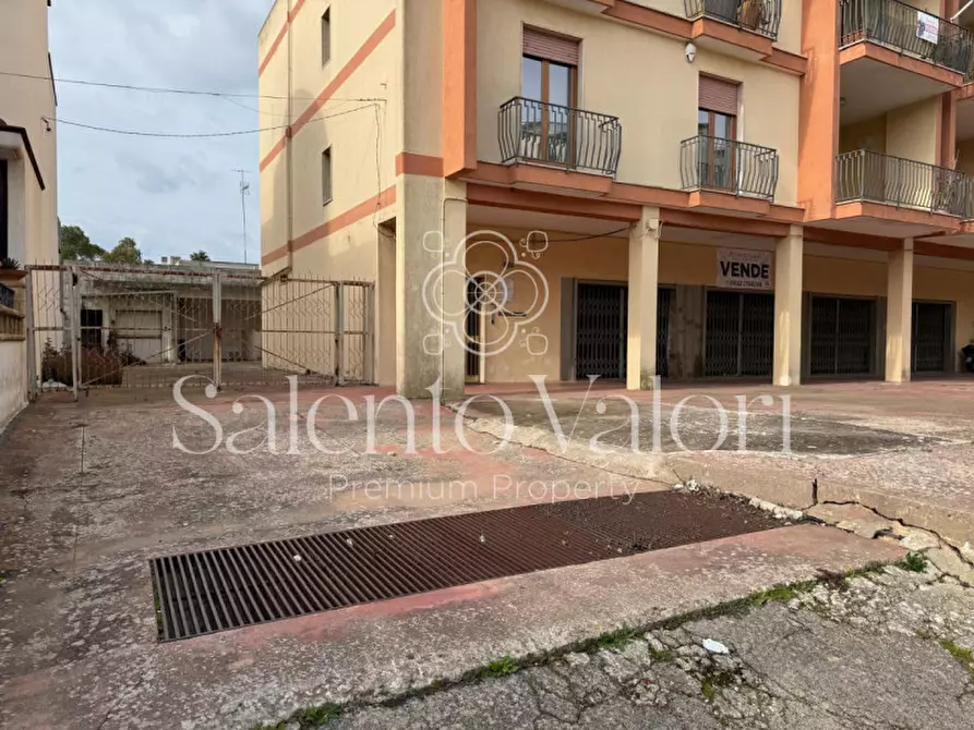 Immagine 3 di Attività commerciale in vendita  in Piazzetta Terranova a Parabita