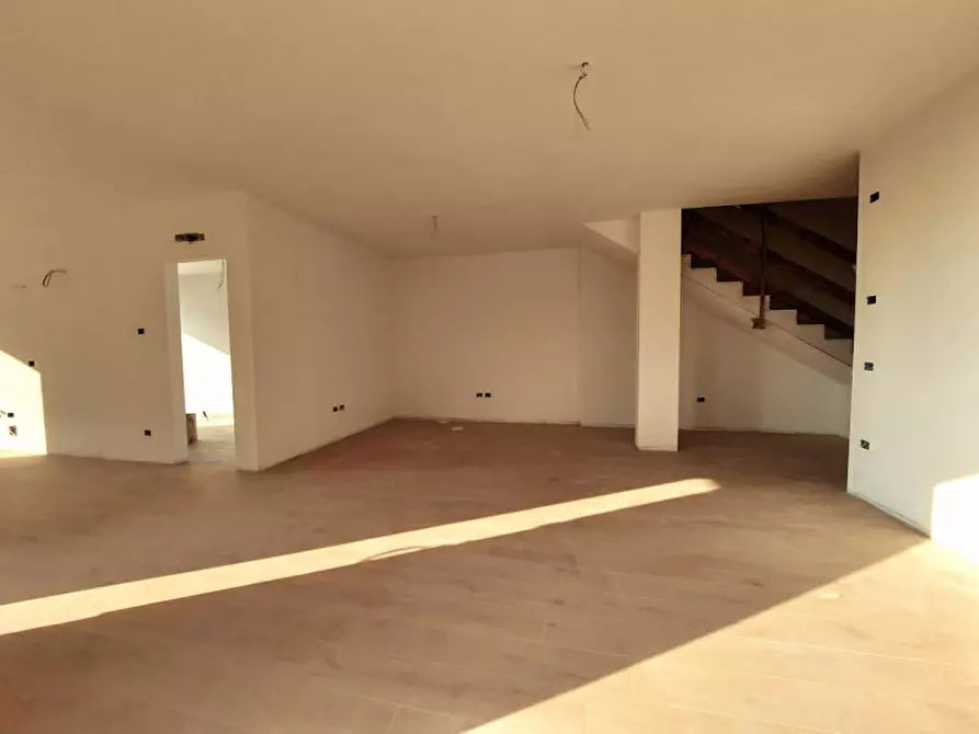 Immagine 2 di Casa trifamiliare in vendita  in VIA canova a Veggiano
