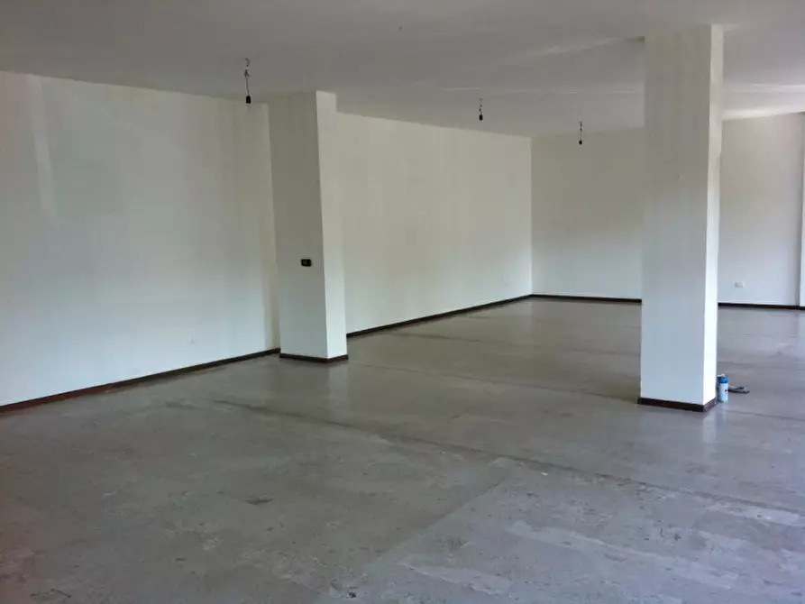 Immagine 2 di Negozio in vendita  in Via Pascoli a Pergine Valsugana