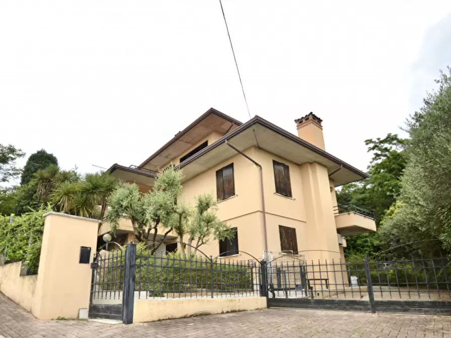 Immagine 1 di Villa in vendita  in via Gombe a Colceresa