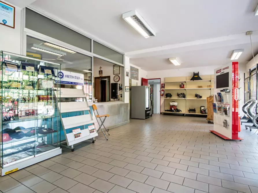 Immagine 2 di Negozio in affitto  in via antoniana 131 a Campodarsego