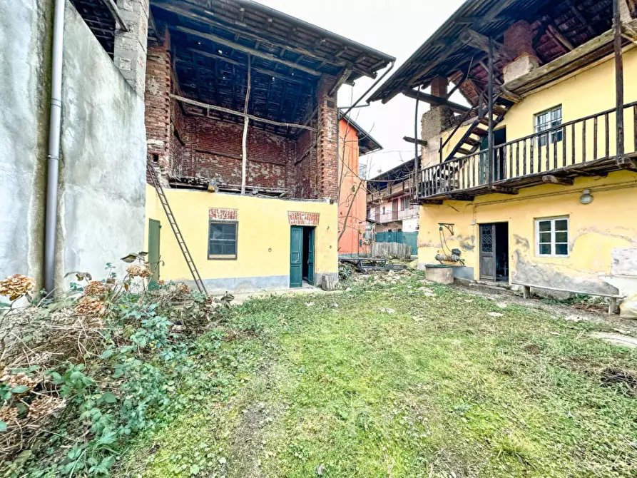 Immagine 1 di Rustico / casale in vendita  in Via alla Collina, 11 a Cavallirio