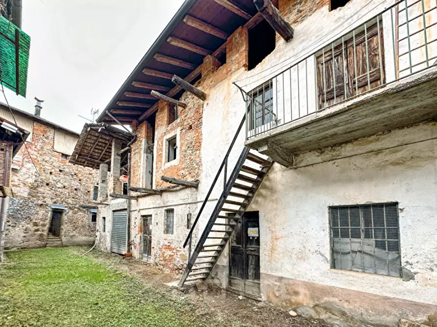 Immagine 5 di Rustico / casale in vendita  in Via alla Collina, 11 a Cavallirio