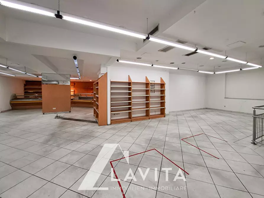 Immagine 2 di Negozio in vendita  in via nazionale a Ora .Auer.