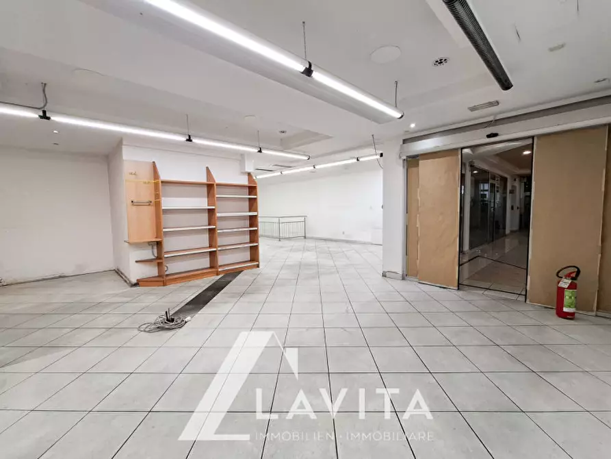 Immagine 3 di Negozio in vendita  in via nazionale a Ora .Auer.